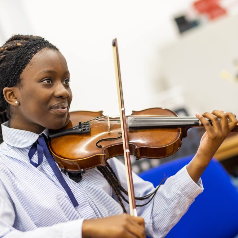 girl playing violin